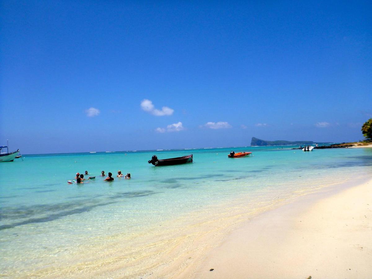 Beachfront Villa In A Beautiful And Secured Complex Flic-en-Flacq 外观 照片